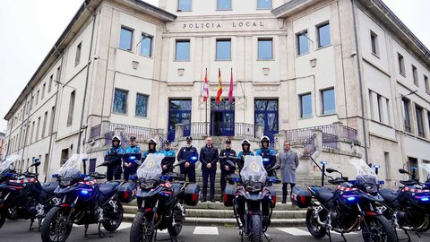 El Ayuntamiento de León ha adquirido un total de 14 nuevas motocicletas para la sección de motoristas del cuerpo de la Policía Local de la ciudad, para lo que ha destinado un montante de 300.000 euros repartido en cuatro años a través de un sistema de renting. Fotos: Campillo