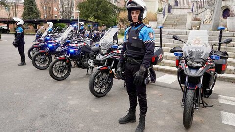 El Ayuntamiento de León ha adquirido un total de 14 nuevas motocicletas para la sección de motoristas del cuerpo de la Policía Local de la ciudad, para lo que ha destinado un montante de 300.000 euros repartido en cuatro años a través de un sistema de renting. Fotos: Campillo