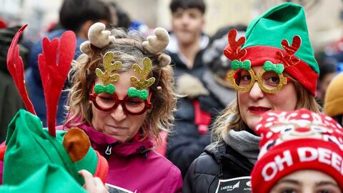 Miles de leoneses participan en la tradicional carrera San Silvestre Ciudad de León.