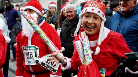 Miles de leoneses participan en la tradicional carrera San Silvestre Ciudad de León.