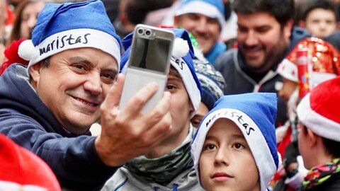 Miles de leoneses participan en la tradicional carrera San Silvestre Ciudad de León.