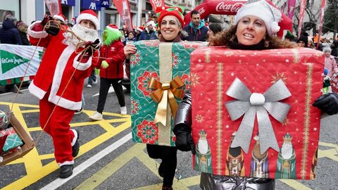 Miles de leoneses participan en la tradicional carrera San Silvestre Ciudad de León.