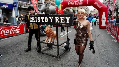 Miles de leoneses participan en la tradicional carrera San Silvestre Ciudad de León.