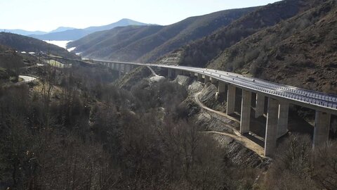 El ministro de Transportes y Movilidad Sostenible, Óscar Puente, preside la puesta en servicio del nuevo viaducto de ‘El Castro’ de la A-6, sentido A Coruña, y la apertura del segundo carril de la calzada sentido Madrid. También asiste el presidente de la Junta de Castilla y León, Alfonso Fernández Mañueco. Fotos: César Sánchez