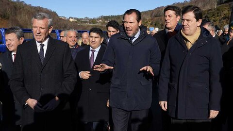 El ministro de Transportes y Movilidad Sostenible, Óscar Puente, preside la puesta en servicio del nuevo viaducto de ‘El Castro’ de la A-6, sentido A Coruña, y la apertura del segundo carril de la calzada sentido Madrid. También asiste el presidente de la Junta de Castilla y León, Alfonso Fernández Mañueco. Fotos: César Sánchez