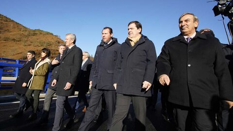 El ministro de Transportes y Movilidad Sostenible, Óscar Puente, preside la puesta en servicio del nuevo viaducto de ‘El Castro’ de la A-6, sentido A Coruña, y la apertura del segundo carril de la calzada sentido Madrid. También asiste el presidente de la Junta de Castilla y León, Alfonso Fernández Mañueco. Fotos: César Sánchez