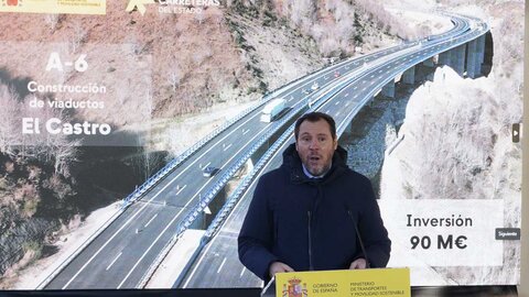 El ministro de Transportes y Movilidad Sostenible, Óscar Puente, preside la puesta en servicio del nuevo viaducto de ‘El Castro’ de la A-6, sentido A Coruña, y la apertura del segundo carril de la calzada sentido Madrid. También asiste el presidente de la Junta de Castilla y León, Alfonso Fernández Mañueco. Fotos: César Sánchez