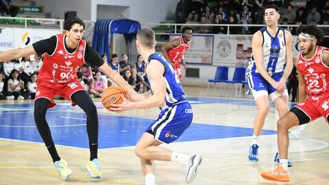 La Cultural de Baloncesto remonta a lo grande y logra una gran victoria ante el Clínica Ponferrada. Fotos CyD Leonesa | B. Ponferrada