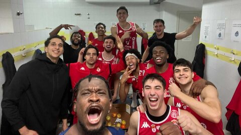 La Cultural de Baloncesto remonta a lo grande y logra una gran victoria ante el Clínica Ponferrada .