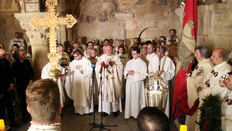 El alcalde, José Antonio Díez, el presidente de las Cortes, Carlos Pollán, el delegado territorial, Eduardo Diego y el obispo de León Luis Ángel de las Heras en el Responso y homenaje a los reyes de León ante el Panteón de la Colegiata de San Isidoro. Fotos: Peio García