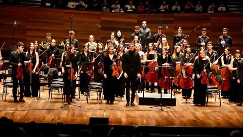 La Joven Orquesta Leonesa y las tres secciones musicales de la Cofradía del Dulce Nombre de Jesús Nazareno de León ofrecen un concierto benéfico al que asisten, entre otras autoridades, el presidente de las Cortes, Carlos Pollán y el alcalde de León, José Antonio Diez. Foto: Campillo