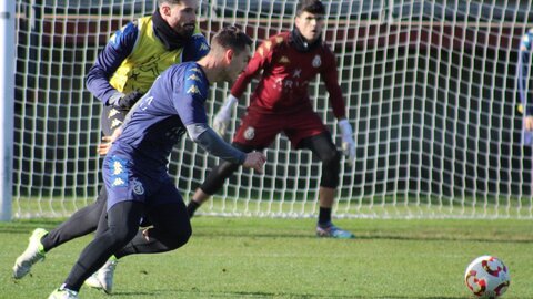 La plantilla de la Cultural y Deportiva leonesa se enfrenta este fin de semana al Barça Atlétic después de una semana de entrenamientos tras el parón navideño. Fotos: CyD Leonesa.