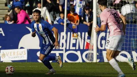 Dolorosa derrota de la Ponferradina ante el Sestao (1-2). El equipo de Javi Rey, que contaba con todo a su favor, 'pincha' en el tramo final del encuentro, pierde su ventaja y termina encajando una dolorosa derrota ante su afición.