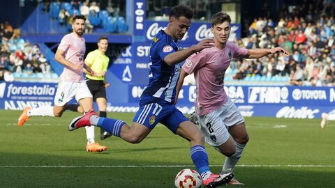 Dolorosa derrota de la Ponferradina ante el Sestao (1-2). El equipo de Javi Rey, que contaba con todo a su favor, 'pincha' en el tramo final del encuentro, pierde su ventaja y termina encajando una dolorosa derrota ante su afición.