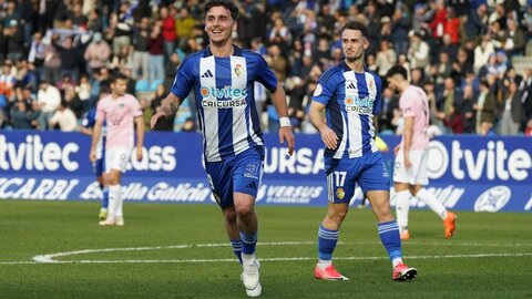 Dolorosa derrota de la Ponferradina ante el Sestao (1-2). El equipo de Javi Rey, que contaba con todo a su favor, 'pincha' en el tramo final del encuentro, pierde su ventaja y termina encajando una dolorosa derrota ante su afición.