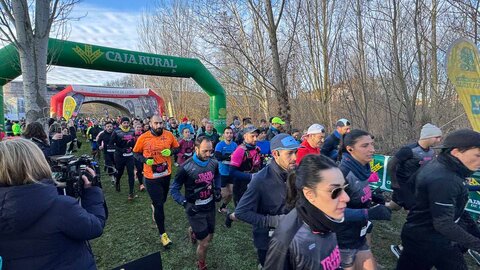 La ciudad de León ha acogido este domingo la decimotercera edición de la carrera Trascandamia, que abre el calendario deportivo del año con salida y llegada en el Puente Romano de Puente Castro y para la que se han inscrito unas 700 personas. Fotos: Campillo | Ayto León