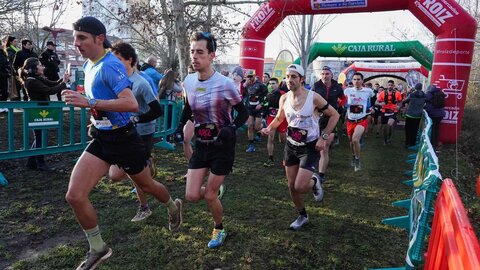 La ciudad de León ha acogido este domingo la decimotercera edición de la carrera Trascandamia, que abre el calendario deportivo del año con salida y llegada en el Puente Romano de Puente Castro y para la que se han inscrito unas 700 personas. Fotos: Campillo | Ayto León