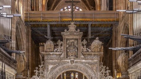 El Instituto del Patrimonio Cultural de España (IPCE), dependiente de la Dirección General de Patrimonio Cultural y Bellas Artes. Ministerio de Cultura, ha hecho públicas las primeras imágenes que muestran los trabajos de restauración del trascoro de la Catedral de León.