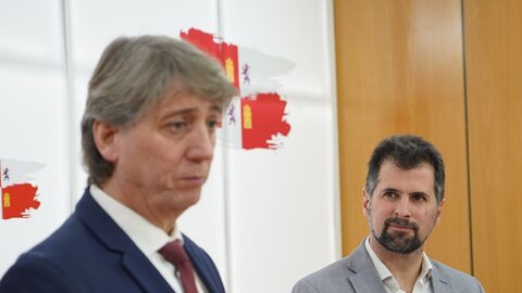 El secretario general del PSOE de Castilla y León, Luis Tudanca, y el secretario general electo de la formación, Carlos Martínez, comparecen ante la prensa. Fotos: Miriam Chacón.