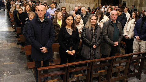 Los leoneses y sus mascotas se encomiendan a San Antón con la tradicional bendición en San Marcelo. El santo preside la eucaristía tras dar tres vueltas a la iglesia a hombros de la Cofradía del Santísimo Cristo de la Expiración y del Silencio. Fotos: Peio García