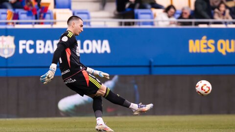 El equipo blanquiazul se exhibe ante el filial blaugrana y se hace con una gran victoria que le mete de lleno por las primeras posiciones.