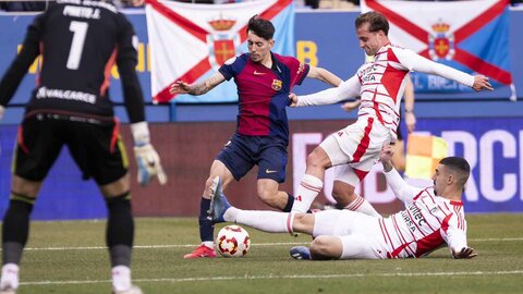 El equipo blanquiazul se exhibe ante el filial blaugrana y se hace con una gran victoria que le mete de lleno por las primeras posiciones.