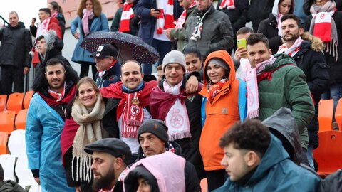 La Cultural da una lección de buen juego y golea al Lugo en una tarde brillante. El equipo de Raúl Llona muestra solvencia y buen juego y se apunta una nueva victoria lejos del estadio Reino de León.