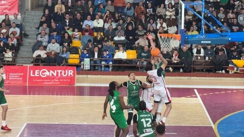 La mejor versión de la Cultural de Baloncesto cortó la respiración y el juego del Lobe Huesca en un encuentro en el que el conjunto leonés se impuso en todas las facetas del juego