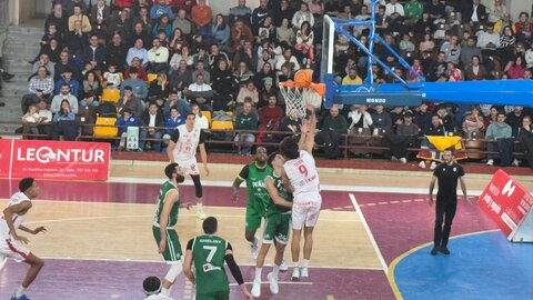 La mejor versión de la Cultural de Baloncesto cortó la respiración y el juego del Lobe Huesca en un encuentro en el que el conjunto leonés se impuso en todas las facetas del juego2