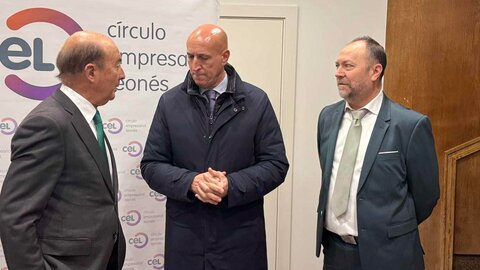 El Círculo Empresarial Leonés presentó su encuesta anual, dirigida por Miguel Uraburu, que refleja las opiniones recogidas en todo el país, con una aportación del diez por ciento de participantes leoneses, sobre la situación económica. Entre las quejas planteadas por la mayoría de los encuestados se encuentra la falta de mano de obra cualificada. Fotos: Ayto León