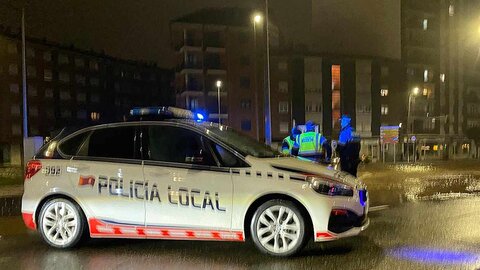 Una enorme fuga de agua, cuyo origen de desconoce, ha provocado a última hora de este martes una situación de colapso en la zona sur de la ciudad. La fuga ha inundado completamente la conocida como rotonda del KFC, en el tramo final de Fernández Ladreda.