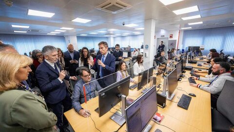 El ministro de Interior visita al Centro de Tratamiento de Denuncias Automatizadas, en Santovenia de Valdoncina.