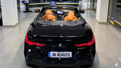 BMW 840d xDrive Cabrio G14. Con solo 19.000 kilómetros y matriculado en Febrero de 2024 tiene 340 CV, cinco años de mantenimiento incluido, xDrive... y todo un Alauto.