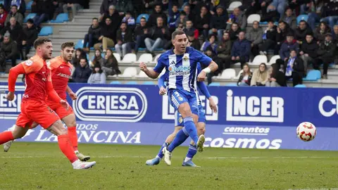 La Ponferradina se enfrenta al Andorra en un duelo en el que busca asentarse en lo más alto de la clasificación.