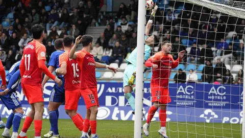 La Ponferradina se enfrenta al Andorra en un duelo en el que busca asentarse en lo más alto de la clasificación.