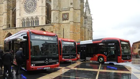 Presentación nuevos buses urbanos de León. Foto: Isabel Alonso Álvarez.