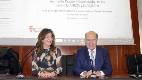 Unos 140 médicos de diferentes especialidades de la provincia de León, a los que se sumarán el próximo martes medio centenar en Ponferrada, mostraron este jueves su interés por formar parte del Grado en Medicina que se impartirá en la Universidad de León a partir del curso 2026-2027. Foto: Peio García