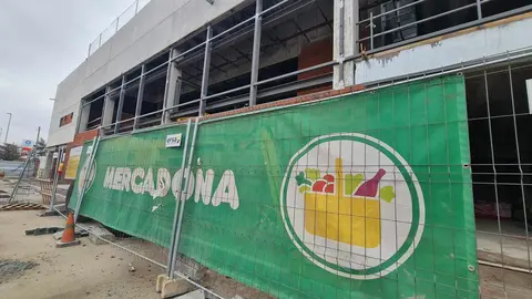 Si se cumple el plan de desarrollo previsto el nuevo súper que se ubica en el número 313 de la avenida de Agustinos, a escasos metros del Colegio PP Agustinos, abrirá el próximo mes de mayo tras una inversión de 3,67 millones de euros.