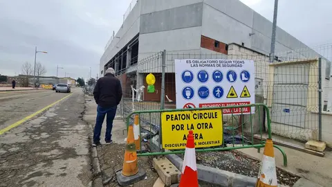 Si se cumple el plan de desarrollo previsto el nuevo súper que se ubica en el número 313 de la avenida de Agustinos, a escasos metros del Colegio PP Agustinos, abrirá el próximo mes de mayo tras una inversión de 3,67 millones de euros.