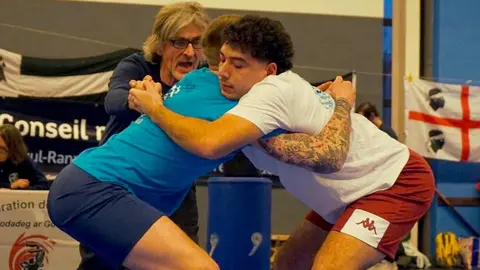 La gran actuación de los luchadores leoneses en los Campeonatos Internaciones de Back-Hold de Pontivy ha dado como resultado oros para Beatriz Riaño y Florián Yugueros, plata para Luzma Carcedo y bronce para José Luis García, alias 'Chelín'.