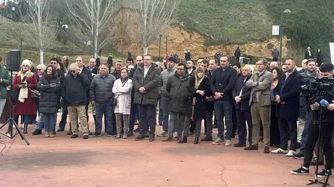 Nadie se ha querido perder este jueves la mirada al mundo desde Valencia de Don Juan. Como cada tercer jueves del mes de febrero Valencia de Don Juan ha vuelto a abrir de par en par las ventanas de su escaparate en la tradicional Feria de Febrero.