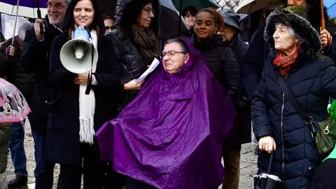 Más de un centenar de personas piden la financiación de la Ley para los enfermos de ELA cuatro meses después de su aprobación. Fotos: Campillo