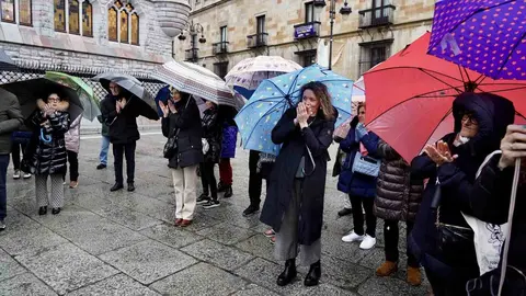 Más de un centenar de personas piden la financiación de la Ley para los enfermos de ELA cuatro meses después de su aprobación. Fotos: Campillo