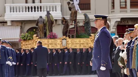 Procesión de conmemoración del LXXX aniversario del paso 'El descendimiento', organizada por la Real Cofradía del Santísimo Sacramento de Minerva y la Santa Vera Cruz y la Academia Básica del Aire y del Espacio. Fotos: Campillo.