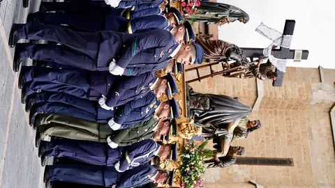 Procesión de conmemoración del LXXX aniversario del paso 'El descendimiento', organizada por la Real Cofradía del Santísimo Sacramento de Minerva y la Santa Vera Cruz y la Academia Básica del Aire y del Espacio. Fotos: Campillo.