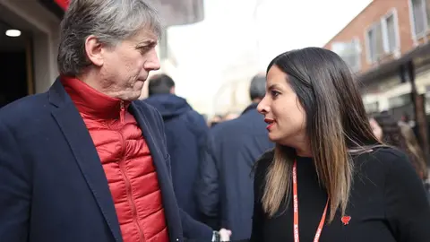 El secretario general del PSCyL, Carlos Martínez, junto a Nuria Rubio en la segunda jornada del XV Congreso Autonómico del PSOE de Castilla y León. Foto: PSOE.