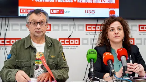 Los sindicatos convocantes, UGT, CCOO, CGT y USO, hacen una valoración conjunta de la manifestación por el futuro económico y social de León, celebrada el pasado 16 de febrero. Foto: Campillo.