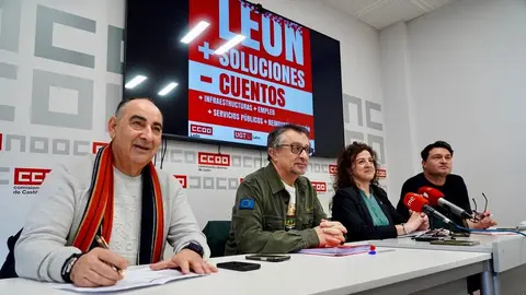 Los sindicatos convocantes, UGT, CCOO, CGT y USO, hacen una valoración conjunta de la manifestación por el futuro económico y social de León, celebrada el pasado 16 de febrero. Foto: Campillo.