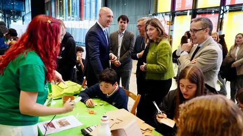 El alcalde de León, José Antonio Diez, inaugura Expociencia junto a la rectora de la Universidad de León, Nuria González. Foto: Campillo.