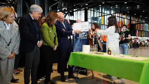 El alcalde de León, José Antonio Diez, inaugura Expociencia junto a la rectora de la Universidad de León, Nuria González. Foto: Campillo.